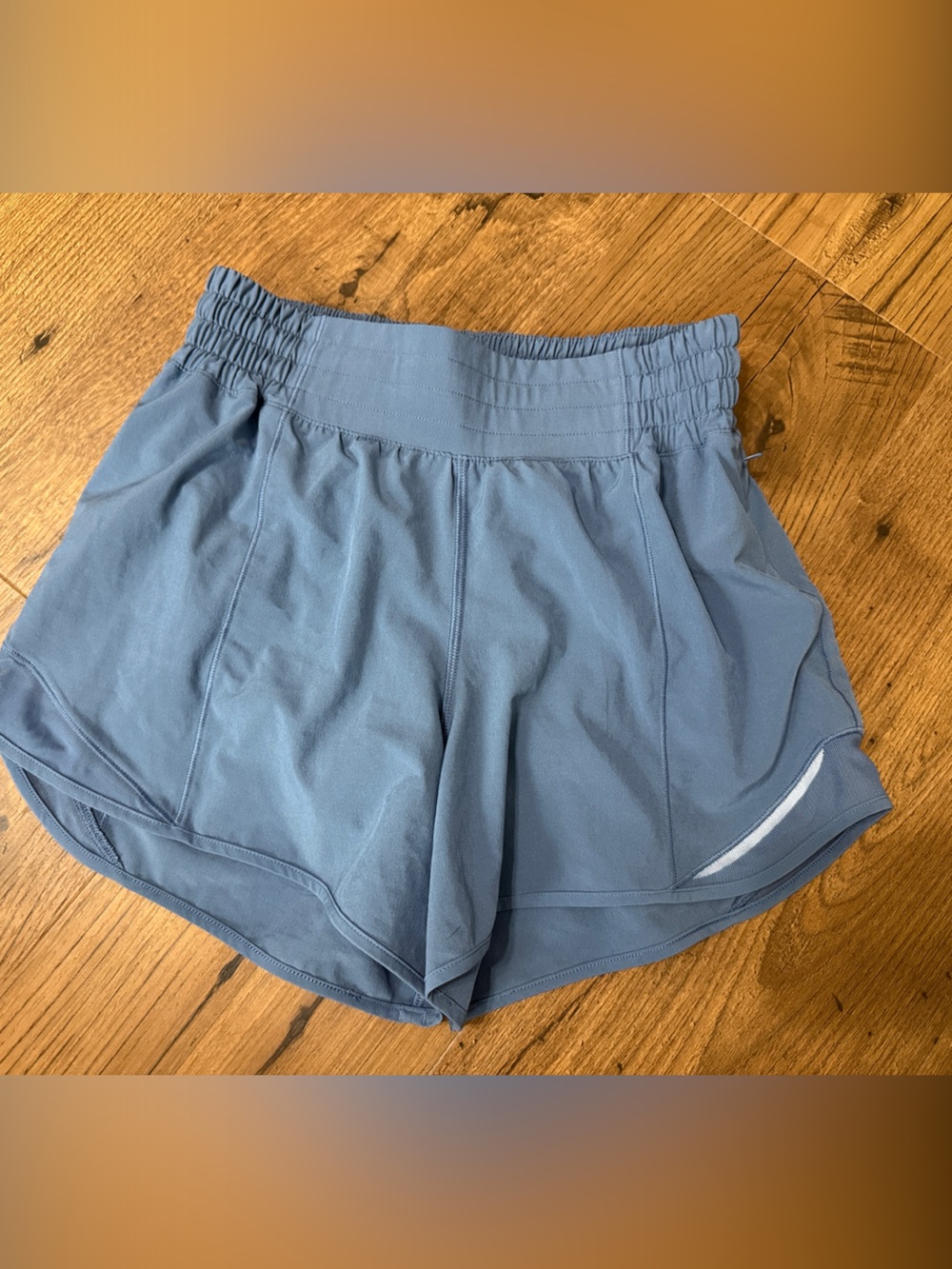 Lululemon Hottie Hot high rise 2.5in shorts size 4